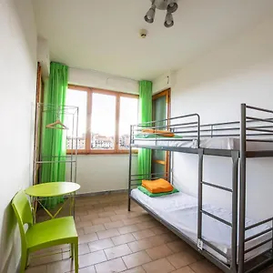  Hostel Safestay