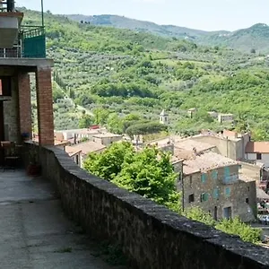 Casa Angolo Cantina Nel Castello Montegiovi